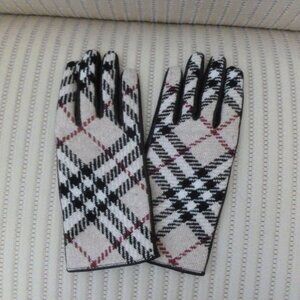 Burberry Wool and Leather House Check Gloves